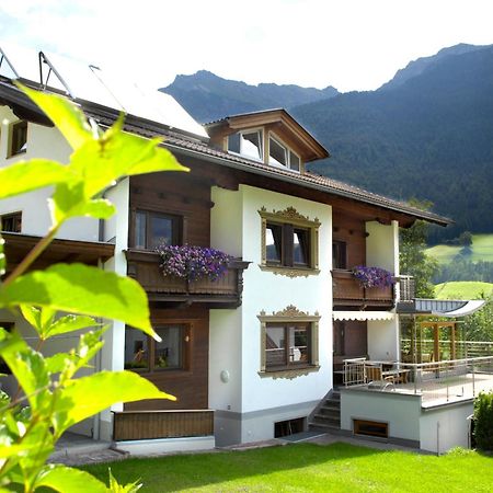 Pension Tina Neustift im Stubaital Exterior photo