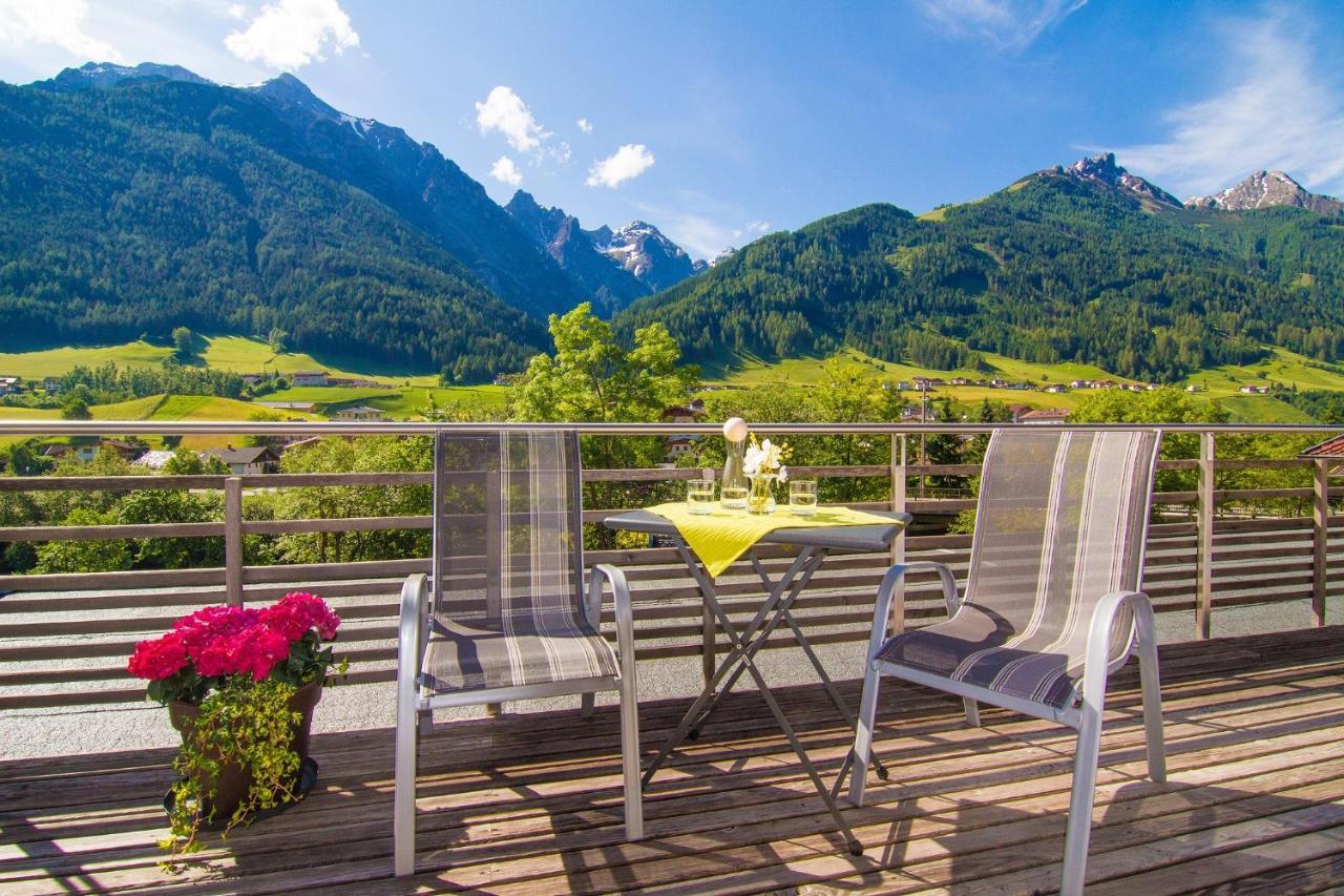 Pension Tina Neustift im Stubaital Exterior photo