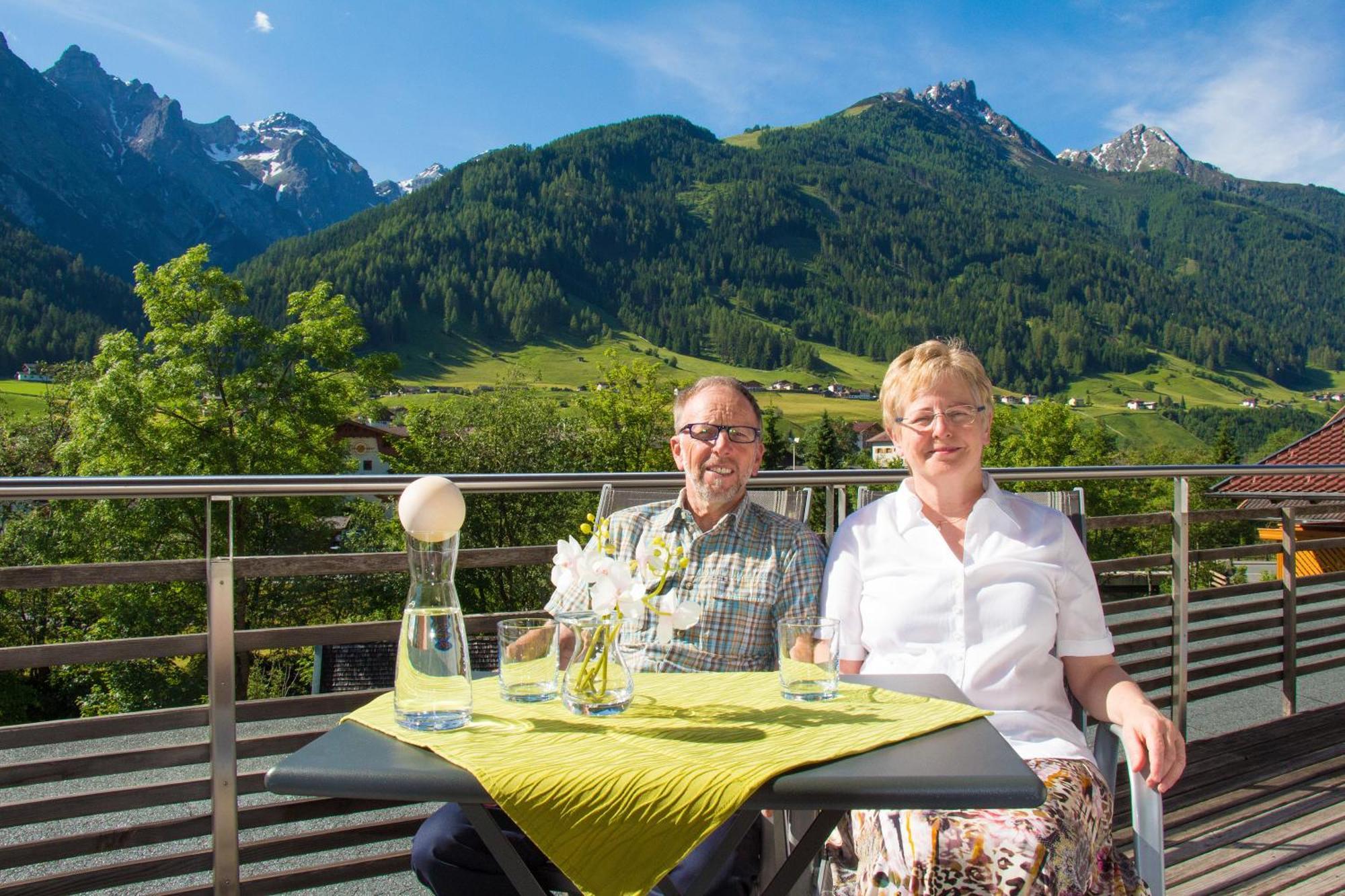 Pension Tina Neustift im Stubaital Exterior photo