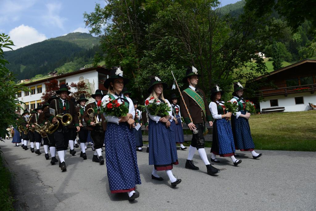 Pension Tina Neustift im Stubaital Exterior photo