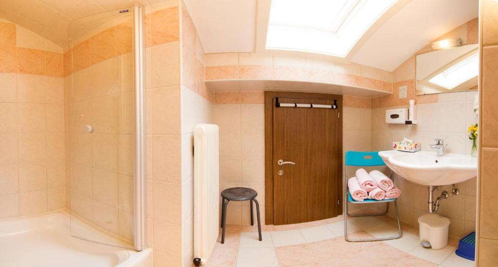 Pension Tina Neustift im Stubaital Room photo