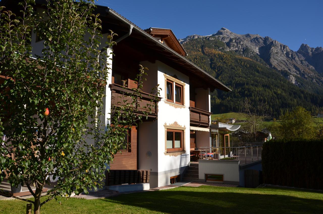 Pension Tina Neustift im Stubaital Exterior photo