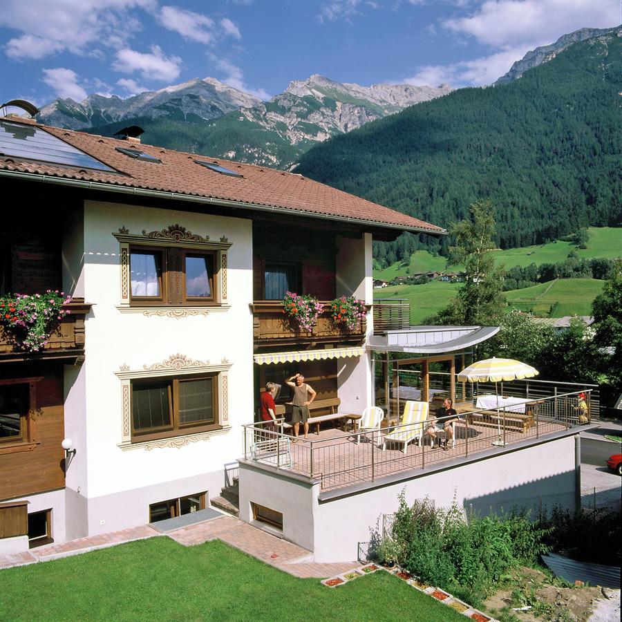 Pension Tina Neustift im Stubaital Exterior photo